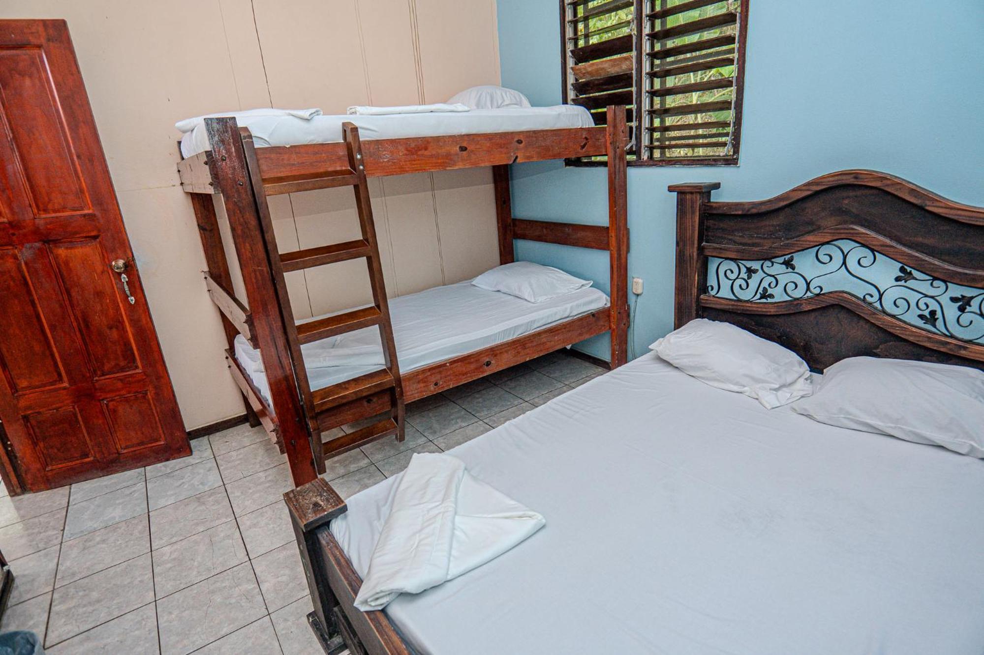 Costa Linda Art Hostel Мануэль-Антонио Экстерьер фото